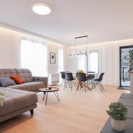 Komod Apartman *